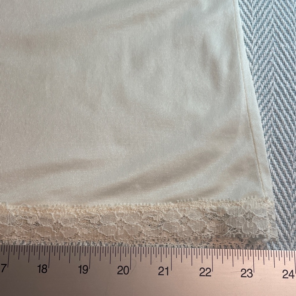 VINTAGE Ivory Lace Trim Full  Slip Size 38 Neutral Color Adjustable straps - Picture 11 of 11